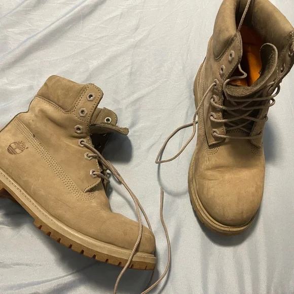 Gray timberlands - Picture 1 of 2